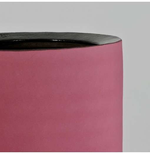 Vaso alto in terracotta color rosa intenso opaco
