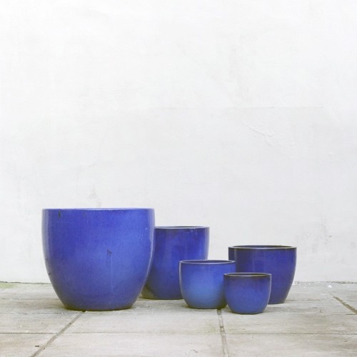 Vaso basso svasato blu in terracotta smaltata
