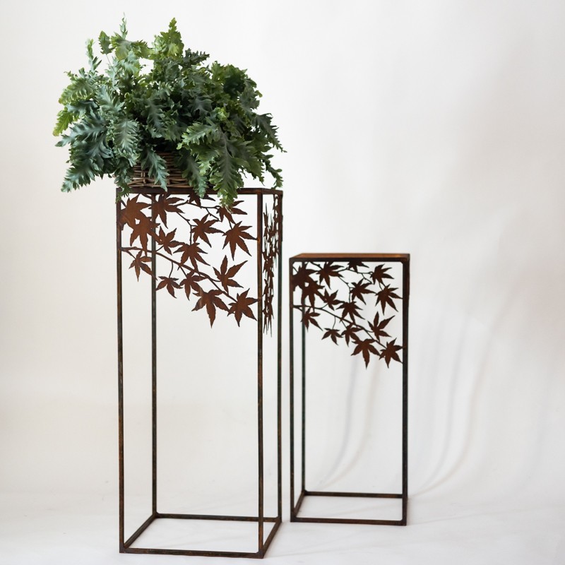 Alzata in metallo arrugginito con foglie di acero - vendita online su In-Vasi