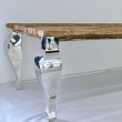 Tavolo in legno con assi riciclate e gambe in acciaio